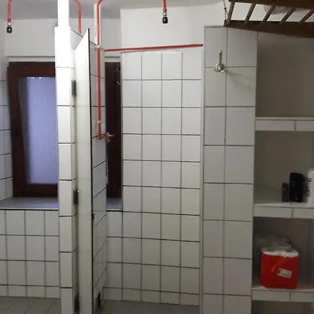 مزرعة للإقامة Bivakboerderij *